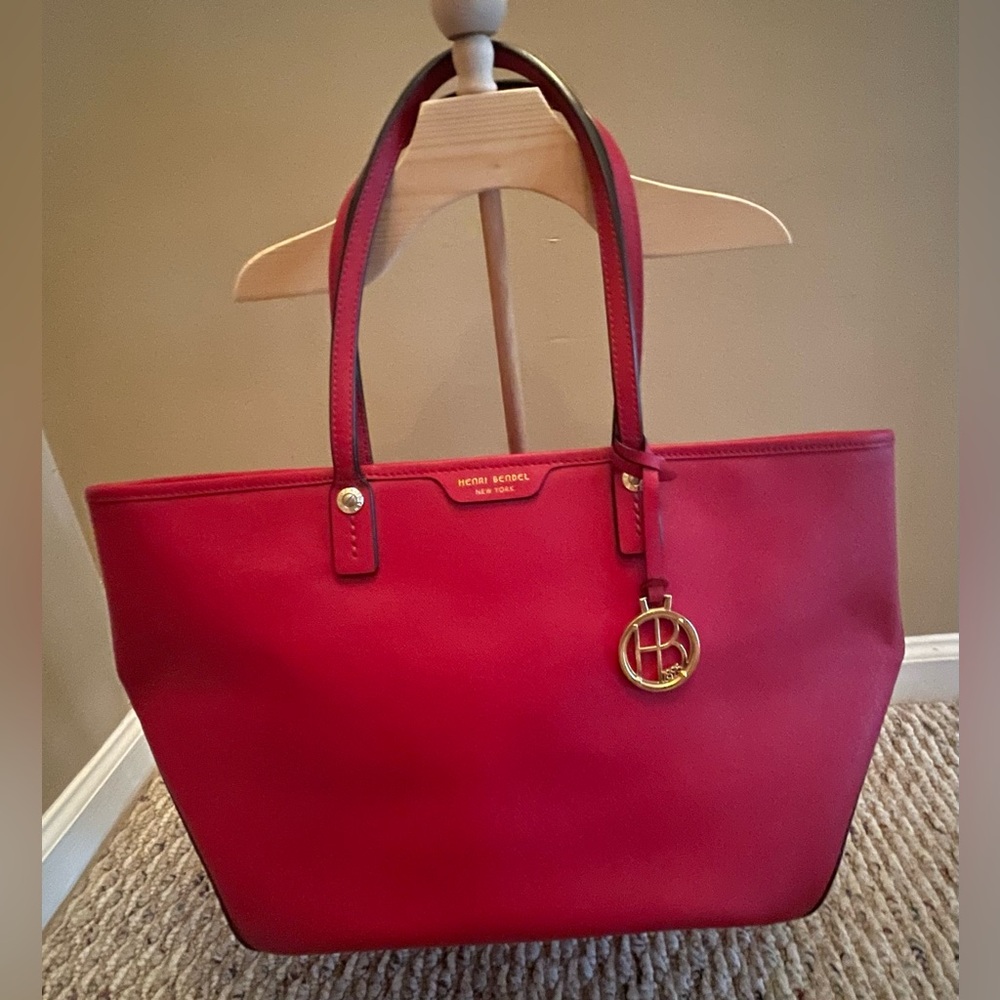 “Henri Bendel” Red Leather Tote. ⭐️On Sale Now!